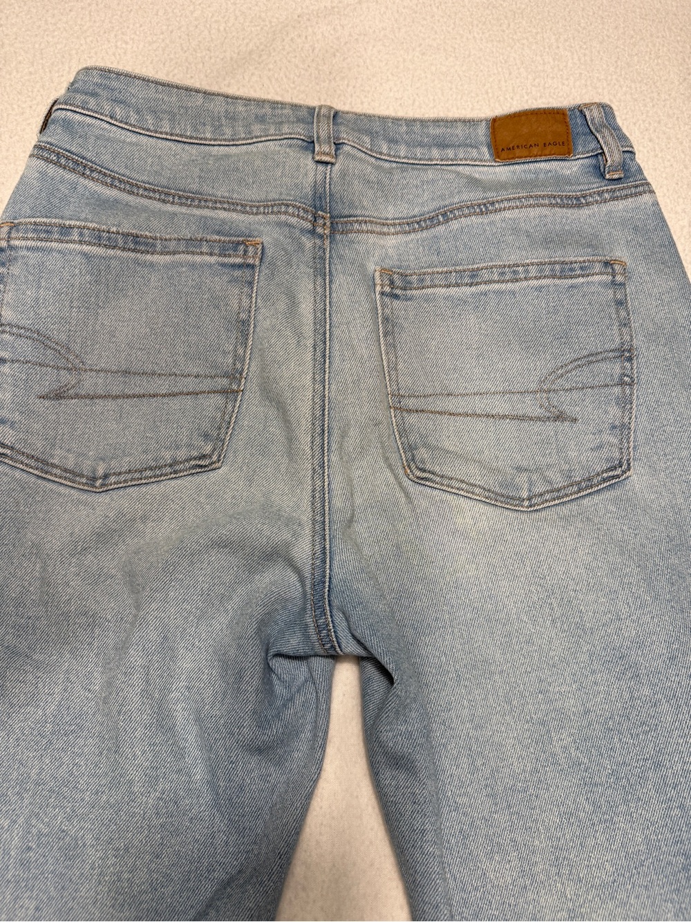 2/$30 American Eagle Light Wash Mom Straight Distressed Jeans Size 6 R #2448 - Picture 3 of 8